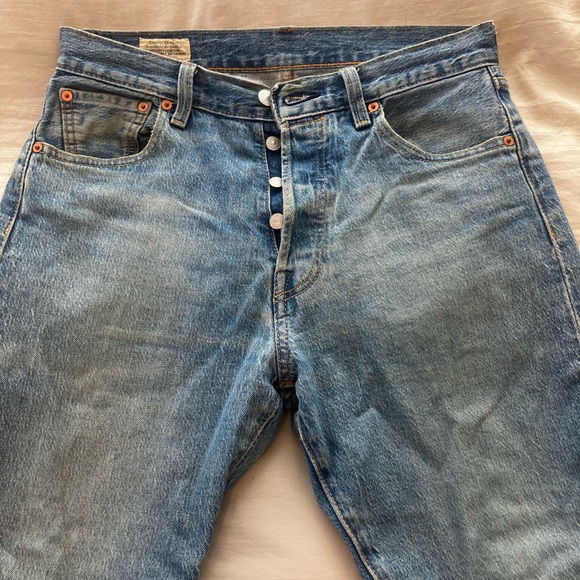 Levi’s Men’s 501 ‘93 Straight Fit Medium Wash Jeans W 30 x L 30 - Picture 2 of 13